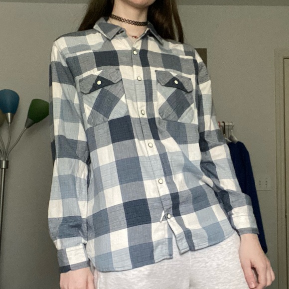 🦋 Soft Blue & White Flannel - Picture 4 of 5